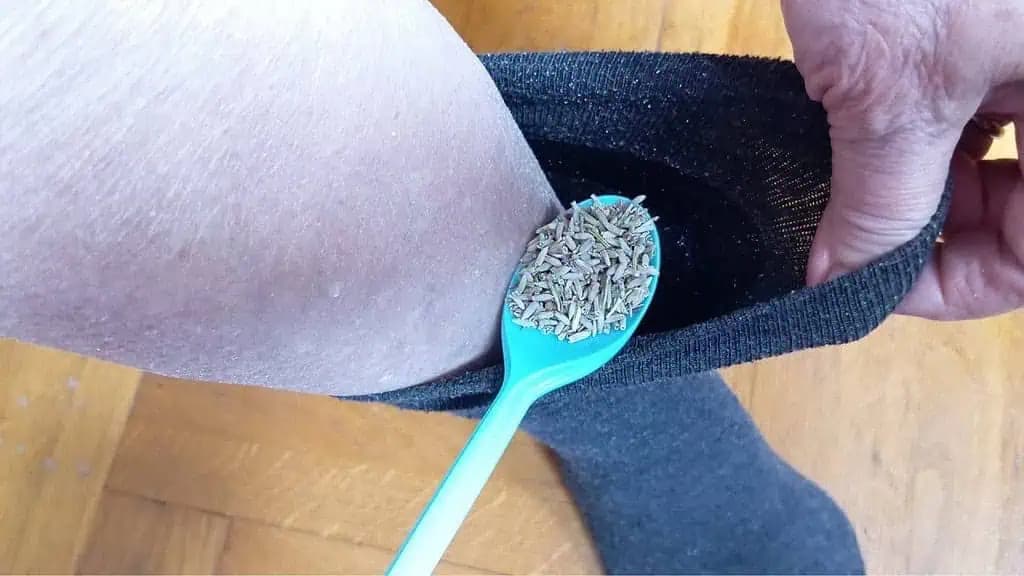 Toto si nasypte do ponožky: Rada, za ktorú budete vďační do konca života!