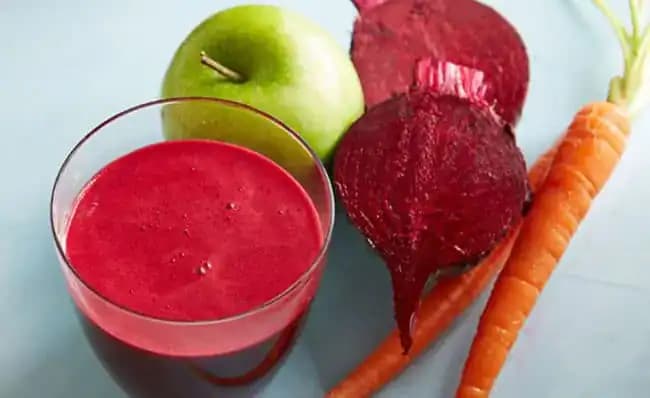 Malý zázrak z jablka, repy a mrkvy: Detoxikuje pečeň a obličky, lieči štítnu žľazu a posilňuje imunitu!